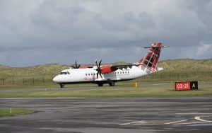 ATR-42-loganair-Runway